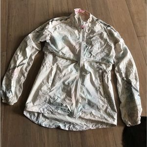 LOW PRICE MOVING- LULULEMON LIGHT WEIGHT JACKET